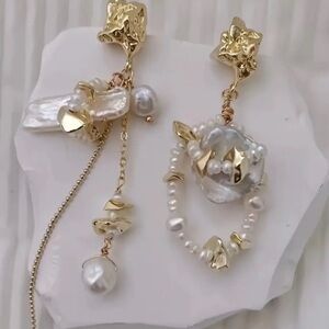 NWOT Elegant Gold and Pearl Earrings